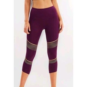 UNDER ARMOUR Women's UA Breathelux Metallic Crop Leggings Mint Size: Medium